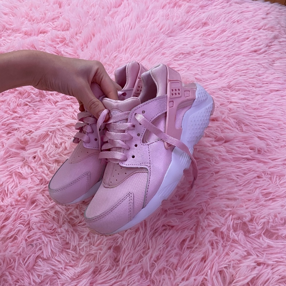 PINK NIKE HURACHES